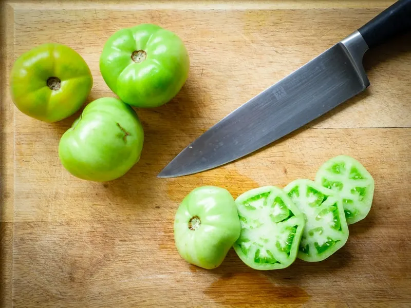 green-tomatoes-cut